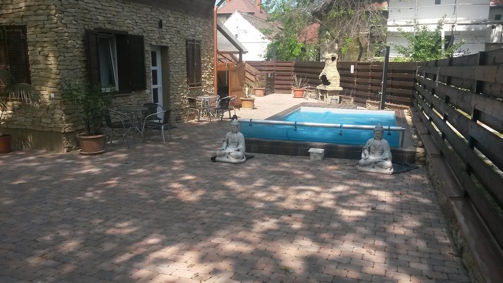 Smeraldo Villa Siófok Rum bild